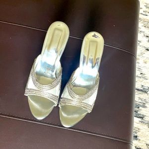 Silver heels size 7 very good condition